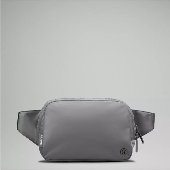 Lululemon Everywhere Belt Bag Large 2L- Asphalt Grey - Picture 1 of 5